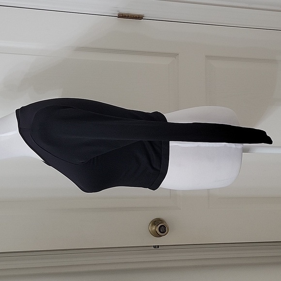 H&M Move Size M Slim Fit Sports Crop Top. Black, Excellent Condition - Picture 3 of 11